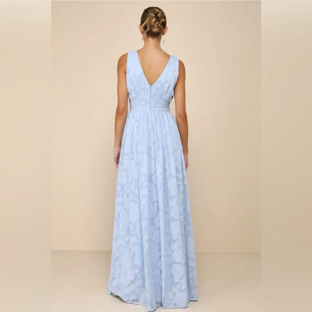 Elegant Light Blue V-Neck Maxi Dress with High Slit - Picture 3 of 6